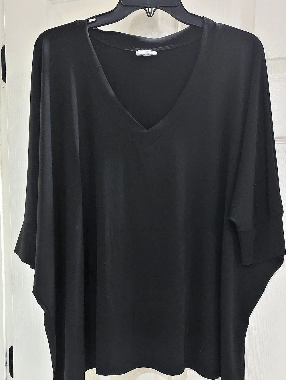 Planet by Lauren G Black V-Neck Tunic Like New